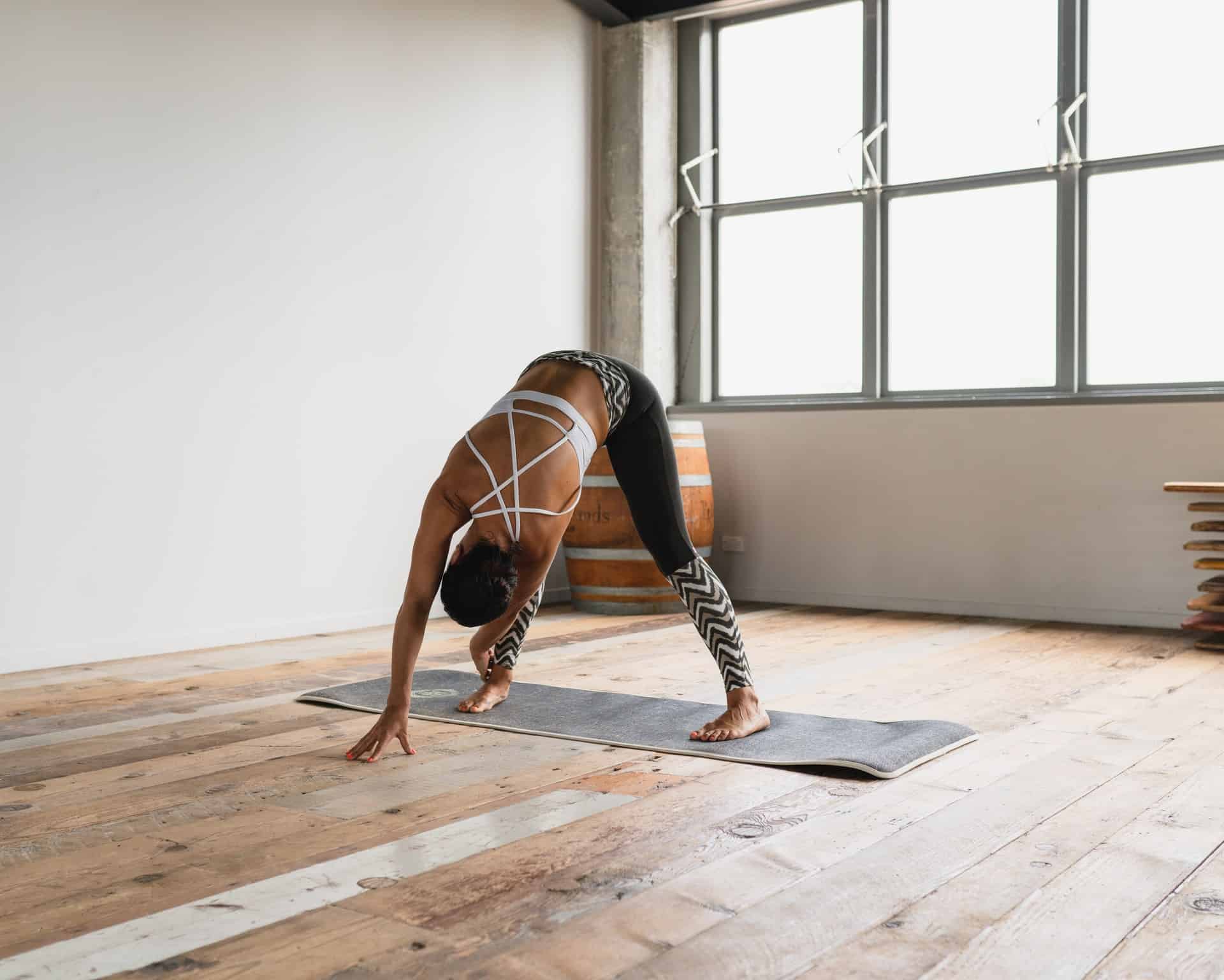 Gruba mata do jogi — dlaczego jest potrzebna podczas ćwiczeń?